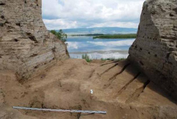 1,300-Year-Old Fortress Ruins on Siberian Lake Mystifies Experts