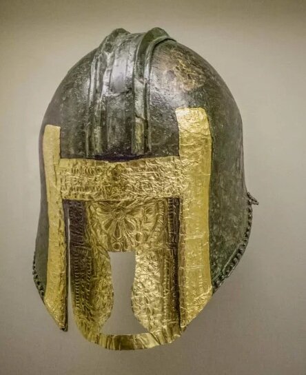  Funerary bronze helmet with gold mask from the necropolis at Archontiko Greek 550-540 BCE. The burial was one of the richest at Archontiko. The helmet was made with an unusual technique that involved hammering a thick sheet of bronze, then adding a 