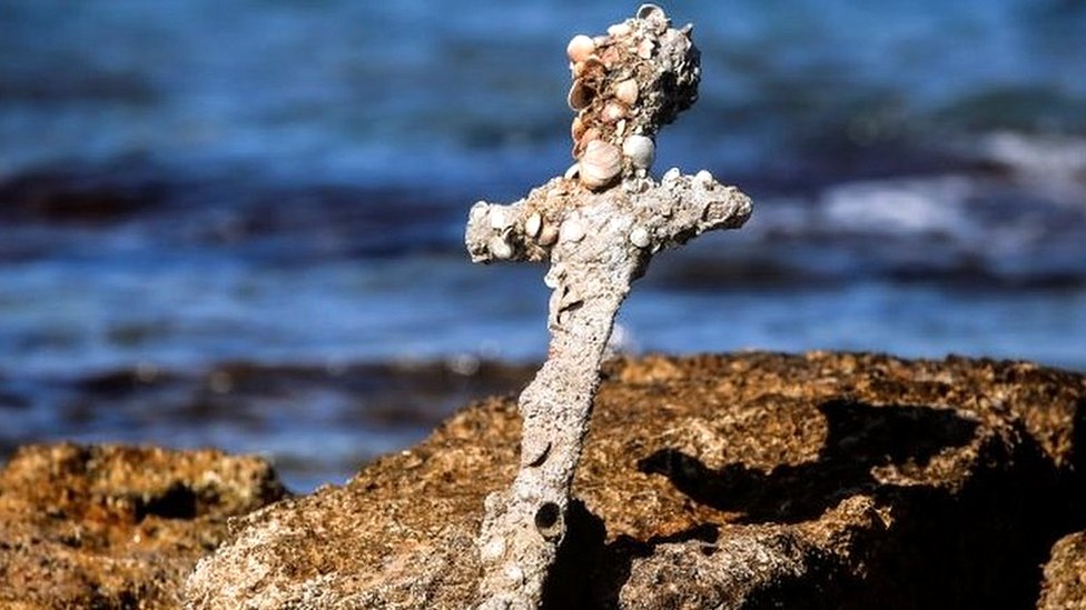 900-Year-Old Sword Dating Back To The Crusades Found At The Bottom Of the Mediterranean Sea - T-News