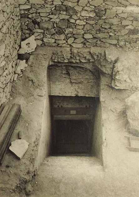 The Discovery and Treasures of King Tutankhamun’s Tomb