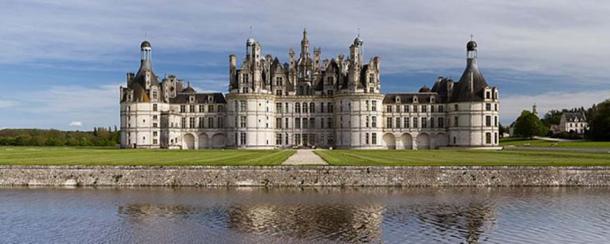 Da Vinci Designed a Double Helix Staircase at the Château de Chambord