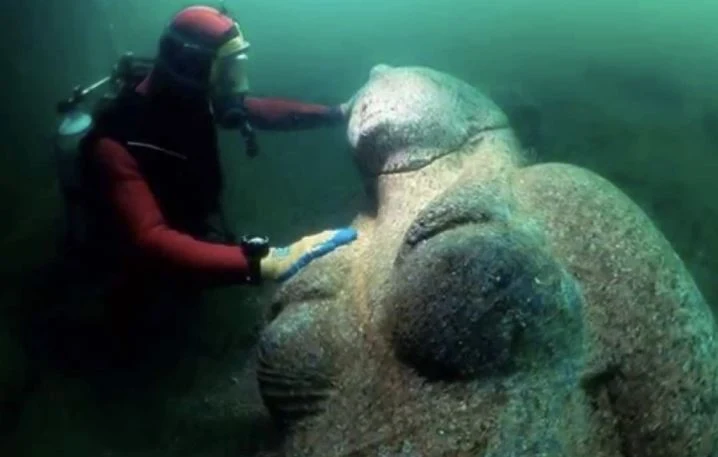 After 1,200 Years, the Ancient Egyptian City of Heracleion, Known as the Lost City of Heracleion, Has Been Found and Explored Underwater. ‎