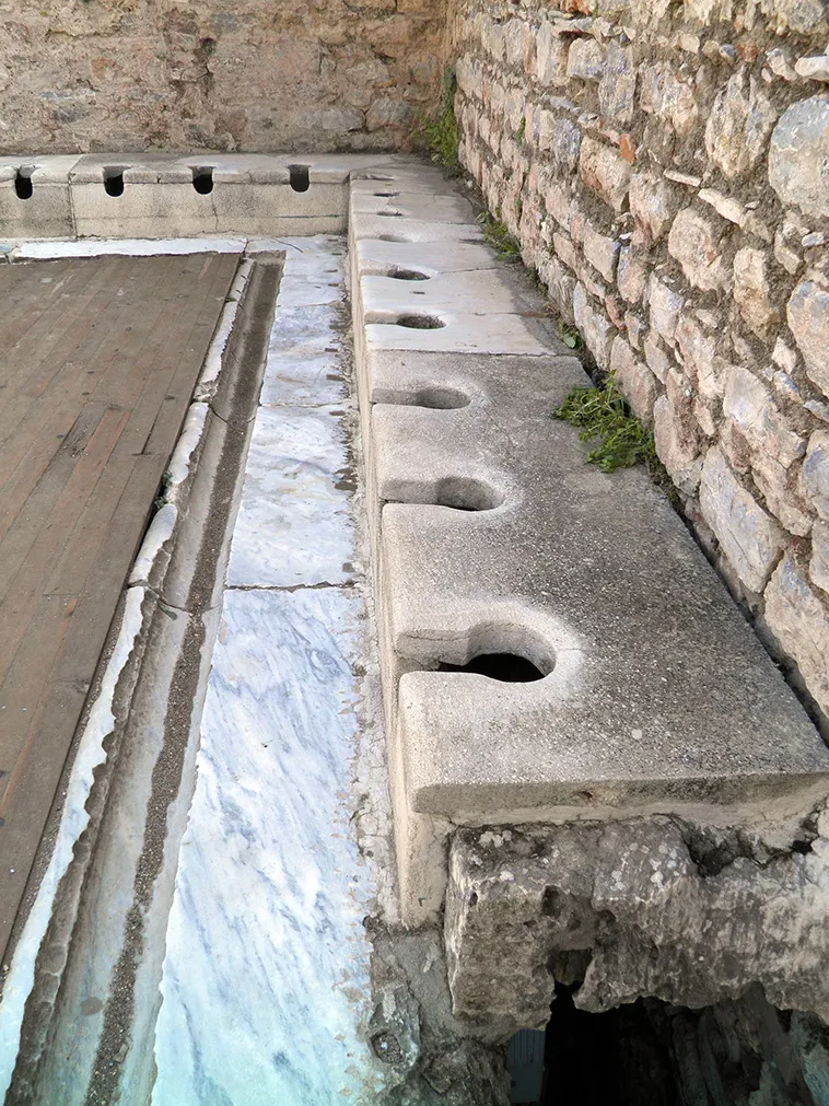 The Secret History of Public Latrines in Ancient Rome: The Fascinating Techniques Behind These Public Facilities