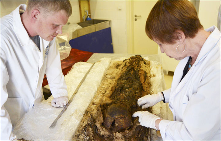 Up-close laboratory pictures of ancient mummy as scientists recreate his life and times