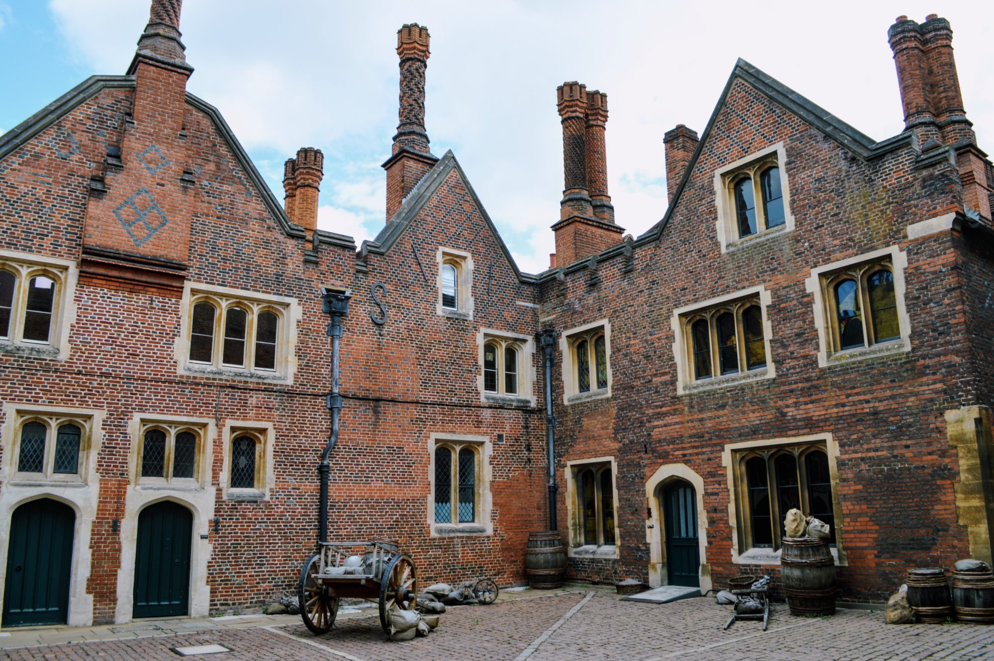 Hampton Court Palace – Lavish Home of Henry VIII and His Many Wives - Military Spouse Wanderlust