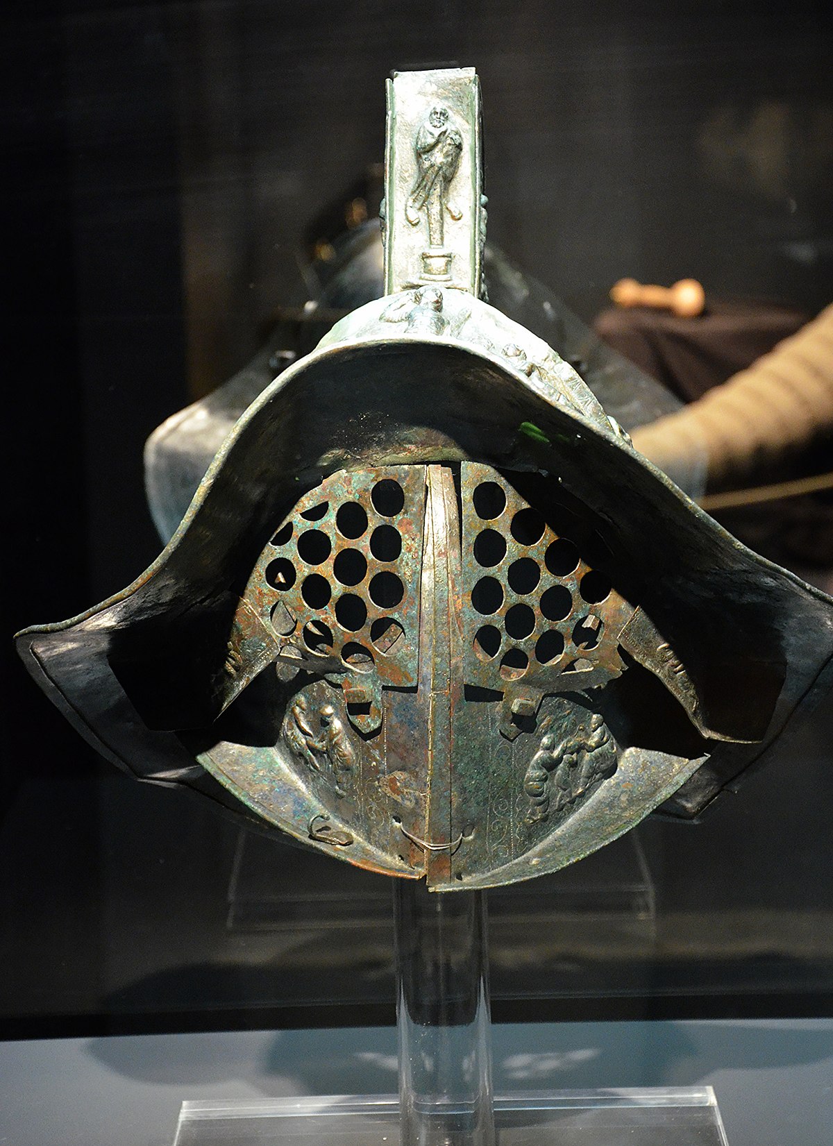 The gladiator helmet found in Pompeii’s ruins dates back 2,000 years - NY NEWS