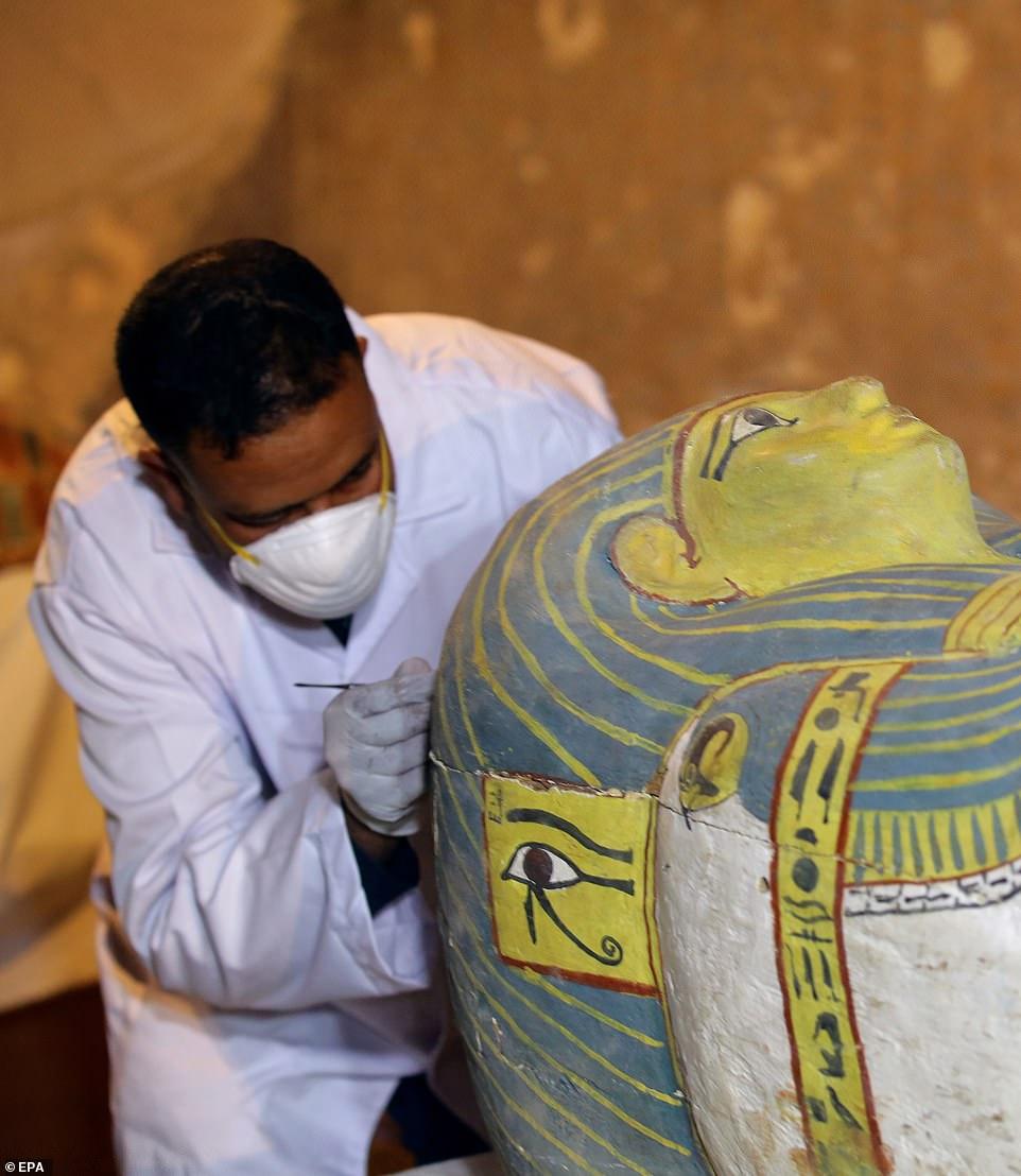 Unprecedented Discovery: First-Time Opening of Intact Sarcophagus Stuns Archaeologists