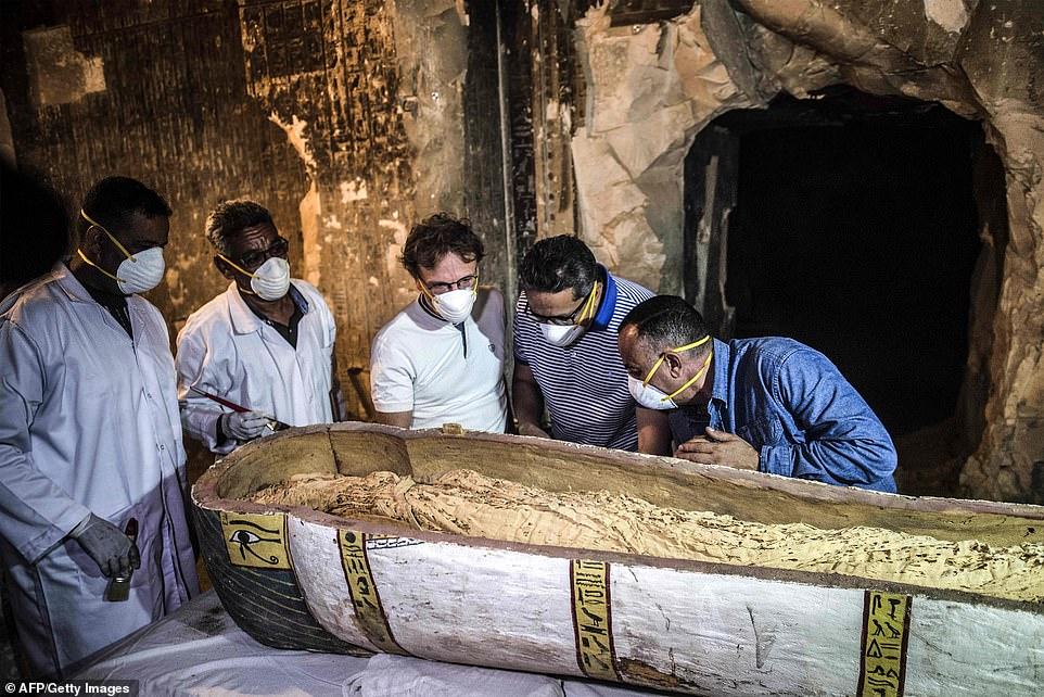 Unprecedented Discovery: First-Time Opening of Intact Sarcophagus Stuns Archaeologists