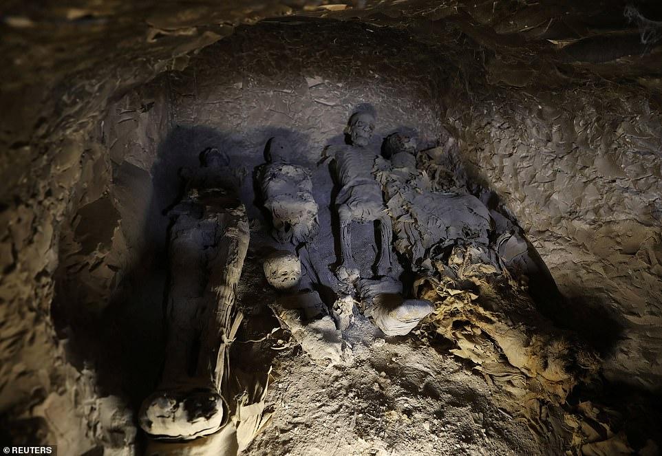 Unprecedented Discovery: First-Time Opening of Intact Sarcophagus Stuns Archaeologists