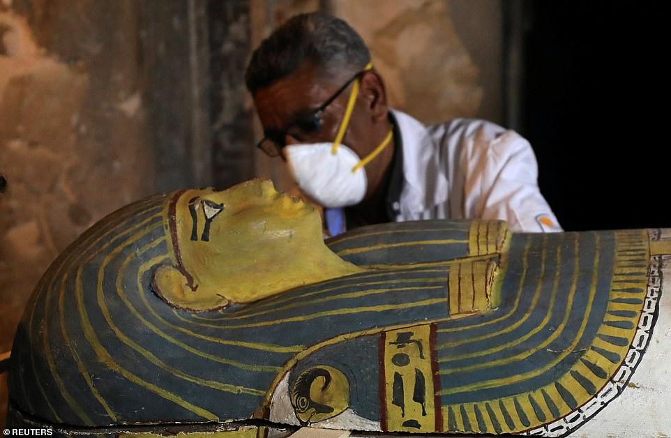 Unprecedented Discovery: First-Time Opening of Intact Sarcophagus Stuns Archaeologists