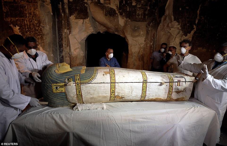 Unprecedented Discovery: First-Time Opening of Intact Sarcophagus Stuns Archaeologists