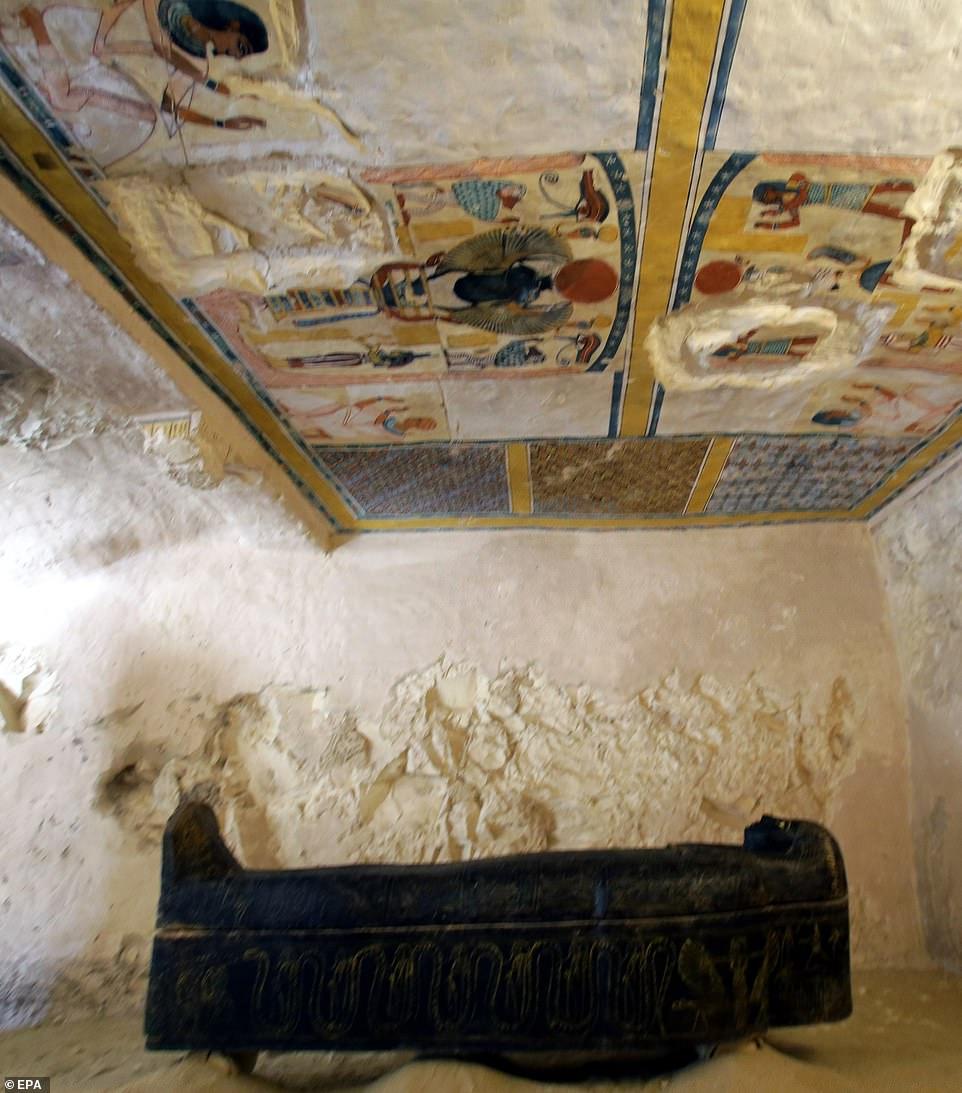 Unprecedented Discovery: First-Time Opening of Intact Sarcophagus Stuns Archaeologists