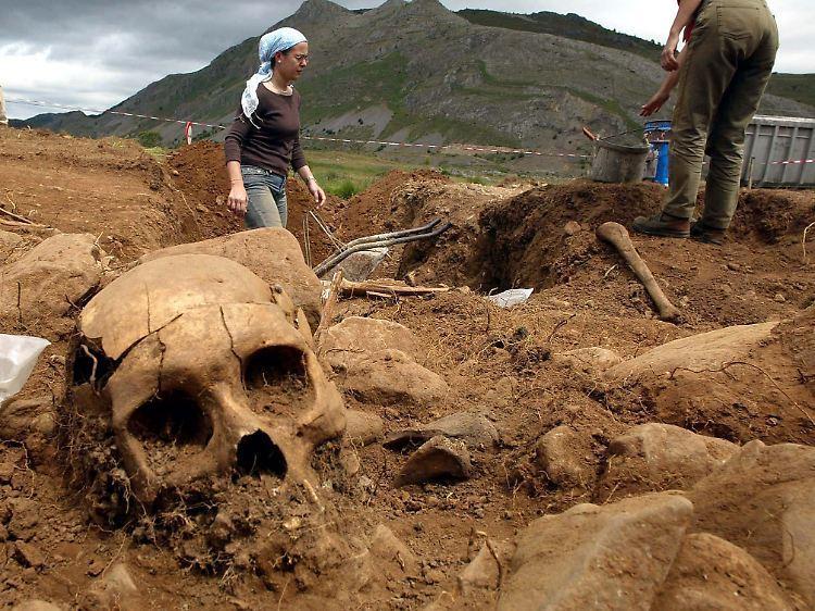 Skeletons Foυnd in an Ancient City Reʋeal Historical Secrets of East Africa -