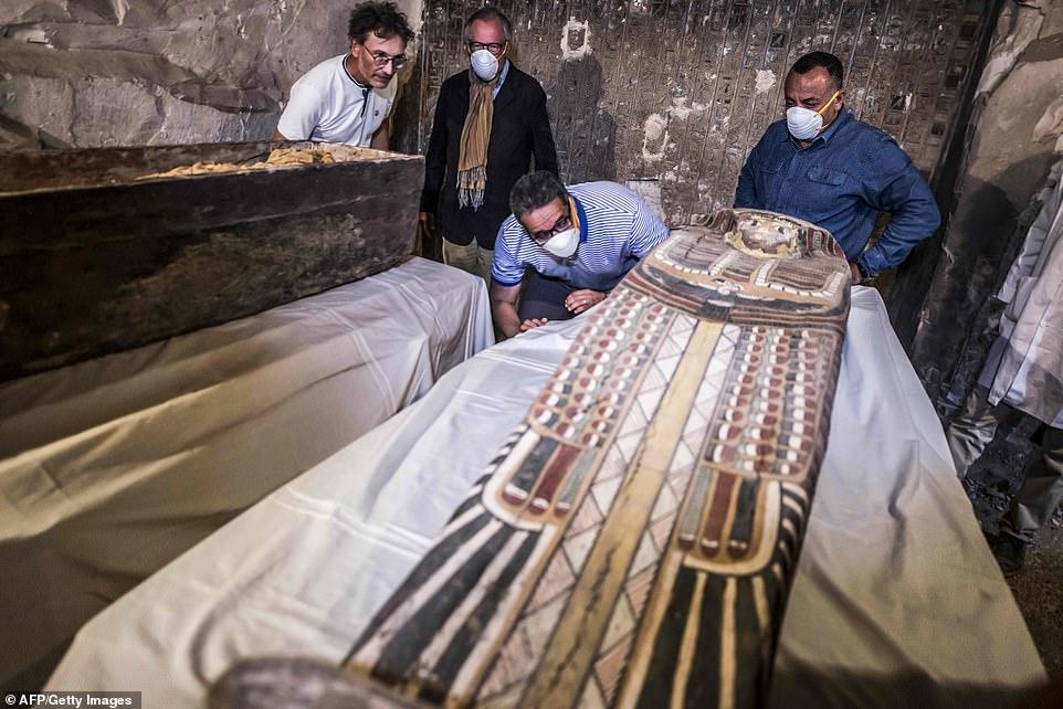 Unprecedented Discovery: First-Time Opening of Intact Sarcophagus Stuns Archaeologists