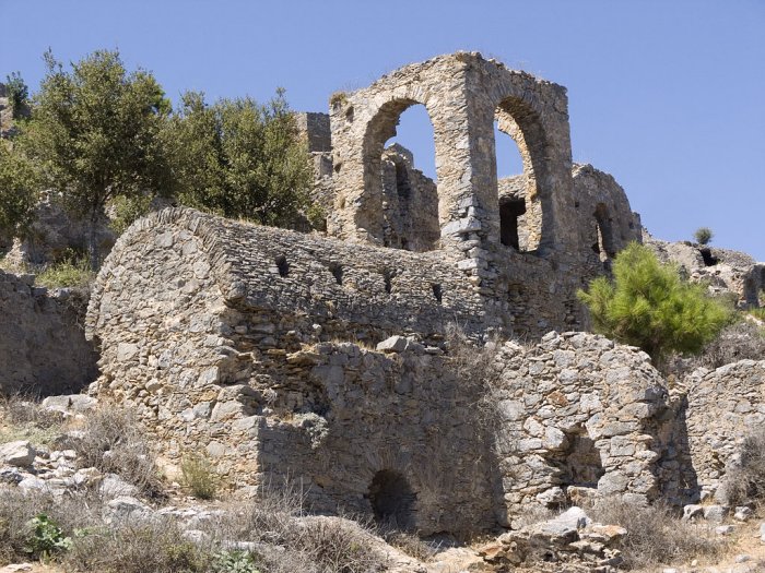 An ancient female statue from the Roman era, dating back 1,800 years, has been discovered in Anemurium, Turkiye